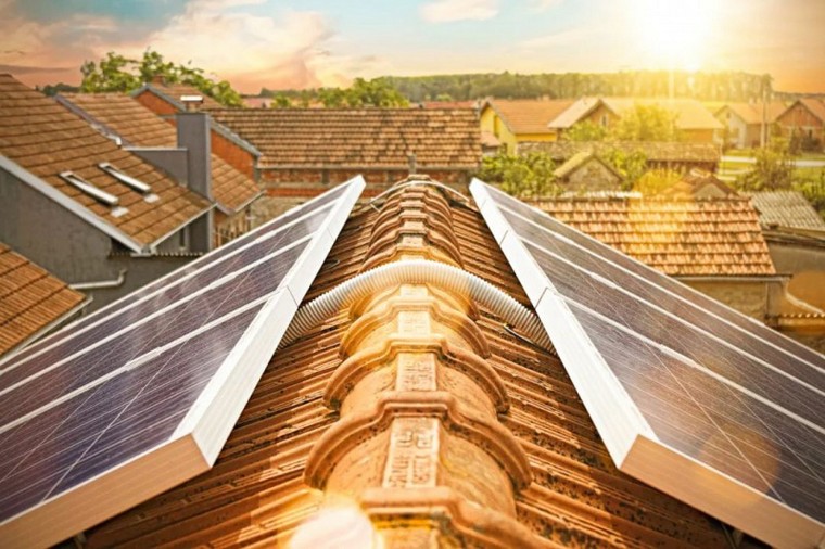 光伏太陽能采集器數據大幅度升降是什么原因，光伏發電在并網按表時還要按采集器嗎