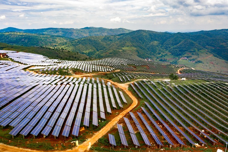 光伏成本造價(jià)標(biāo)準(zhǔn)，光伏100萬(wàn)兆瓦造價(jià)，一百畝光伏造價(jià)