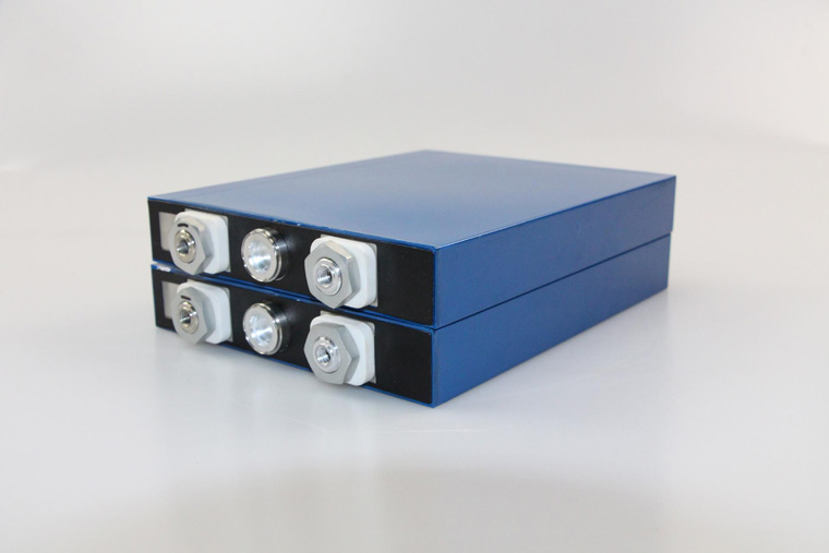 儲能電芯在儲能產業(yè)鏈中地位